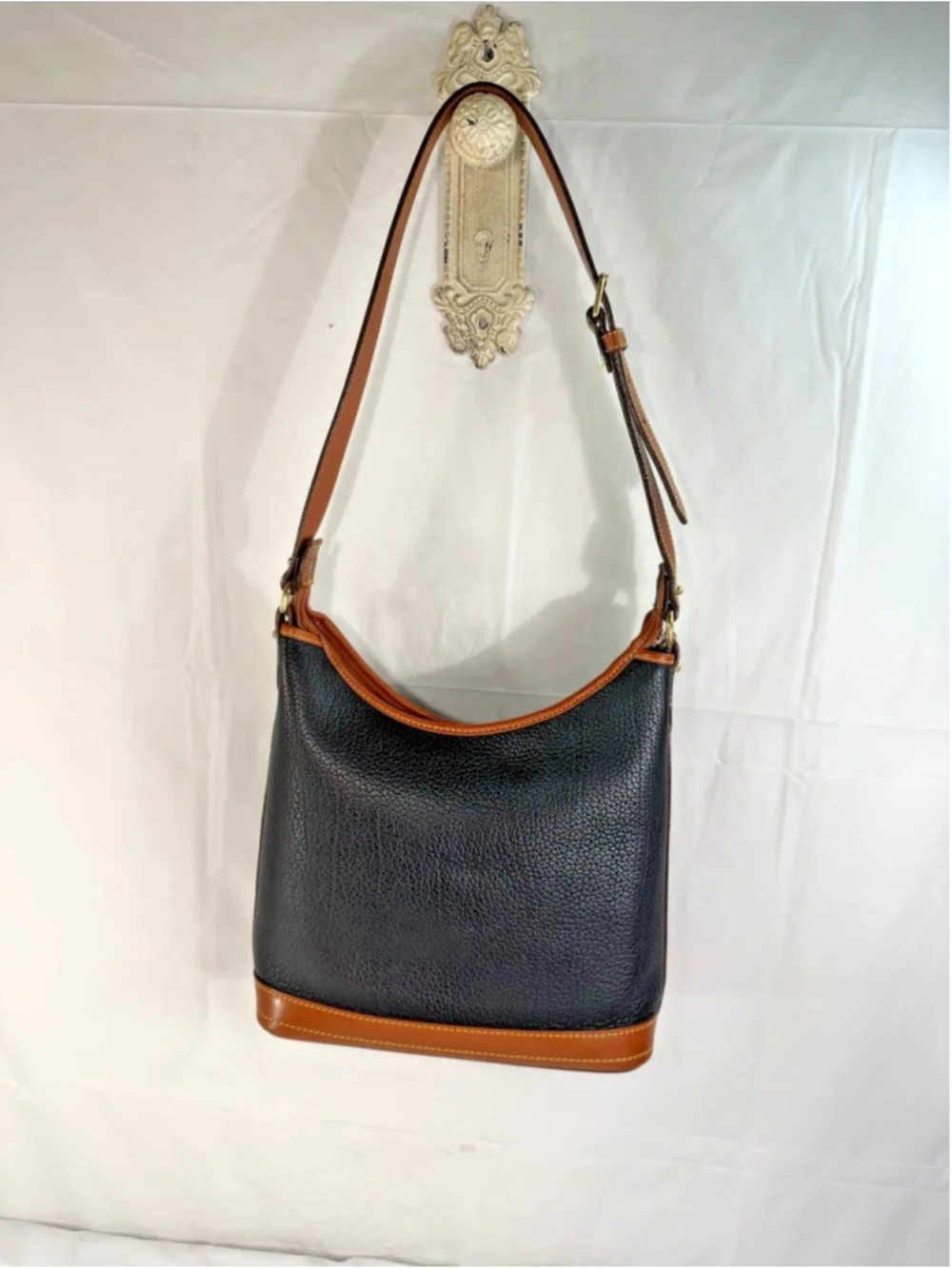 Dooney & Bourke Black Pebbled Leather small Hobo Shoulder Bag VTG Made in USA